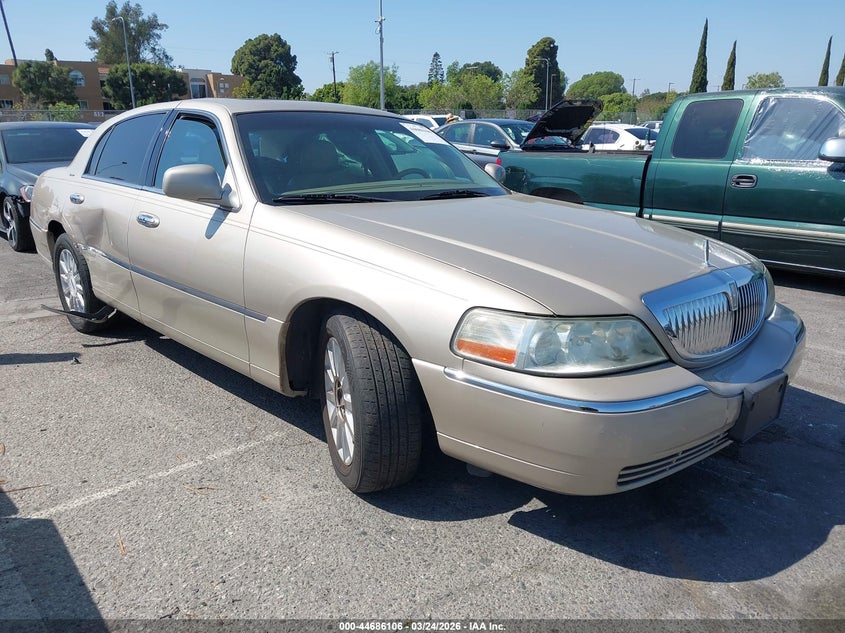 2007 Lincoln Town Car Signature