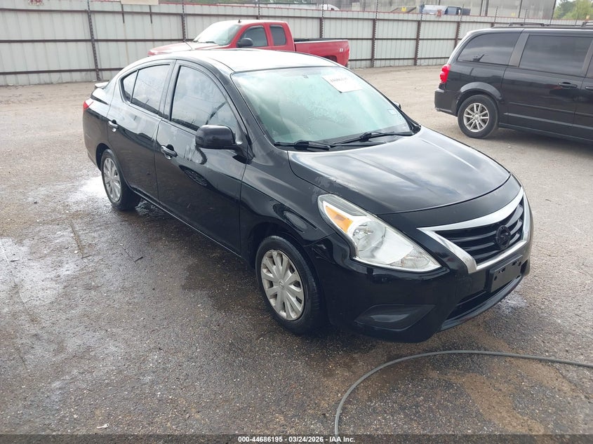 2015 Nissan Versa 1.6 S+