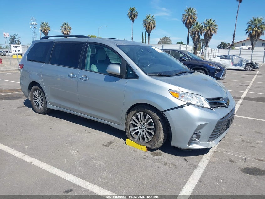 2019 Toyota Sienna Xle Premium 8 Passenger