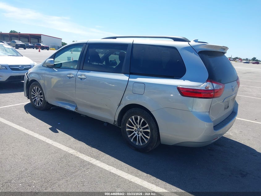 2019 Toyota Sienna Xle Premium 8 Passenger