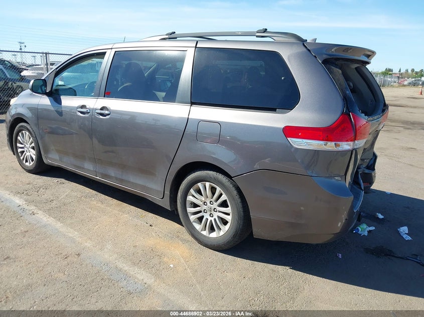 2012 Toyota Sienna Xle V6 8 Passenger