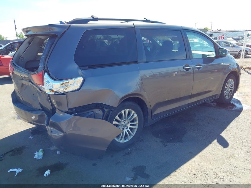 2012 Toyota Sienna Xle V6 8 Passenger