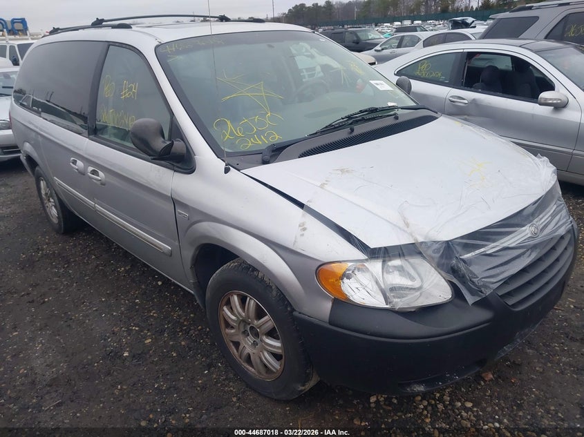 2005 Chrysler Town & Country Touring