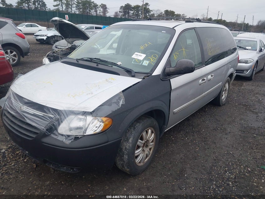 2005 Chrysler Town & Country Touring