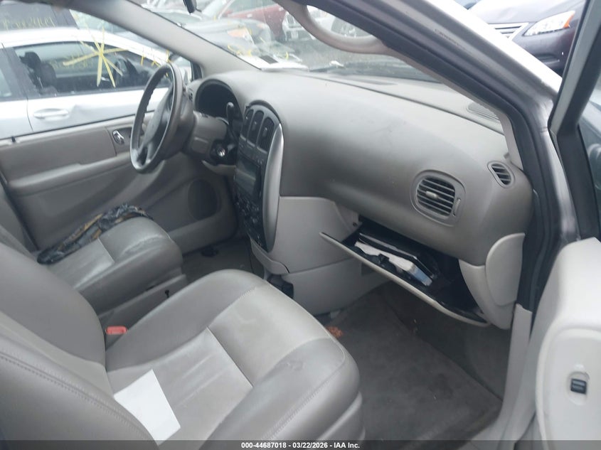 2005 Chrysler Town & Country Touring