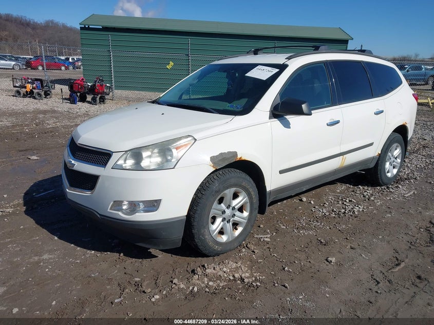 2011 Chevrolet Traverse Ls 1GNKVEED0BJ106665 photo 1
