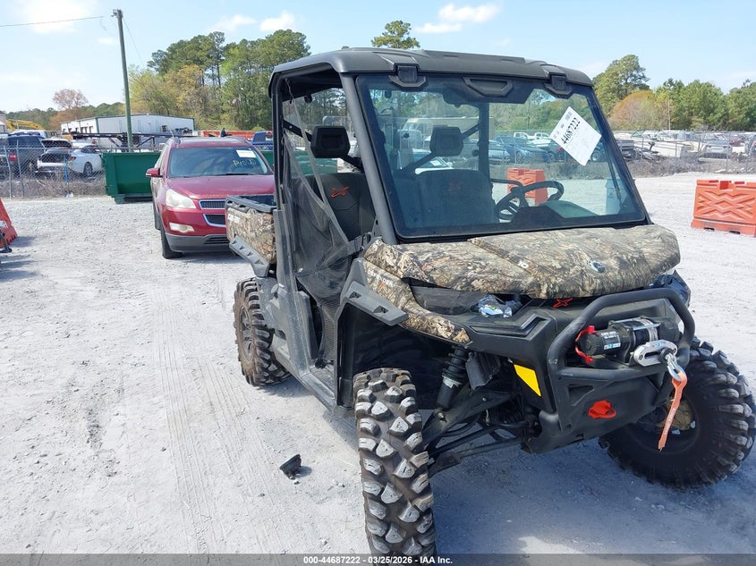 2023 Can-Am Defender X Mr Hd10