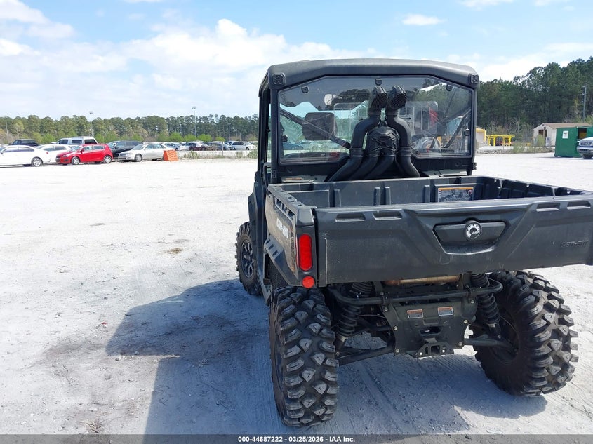 2023 Can-Am Defender X Mr Hd10