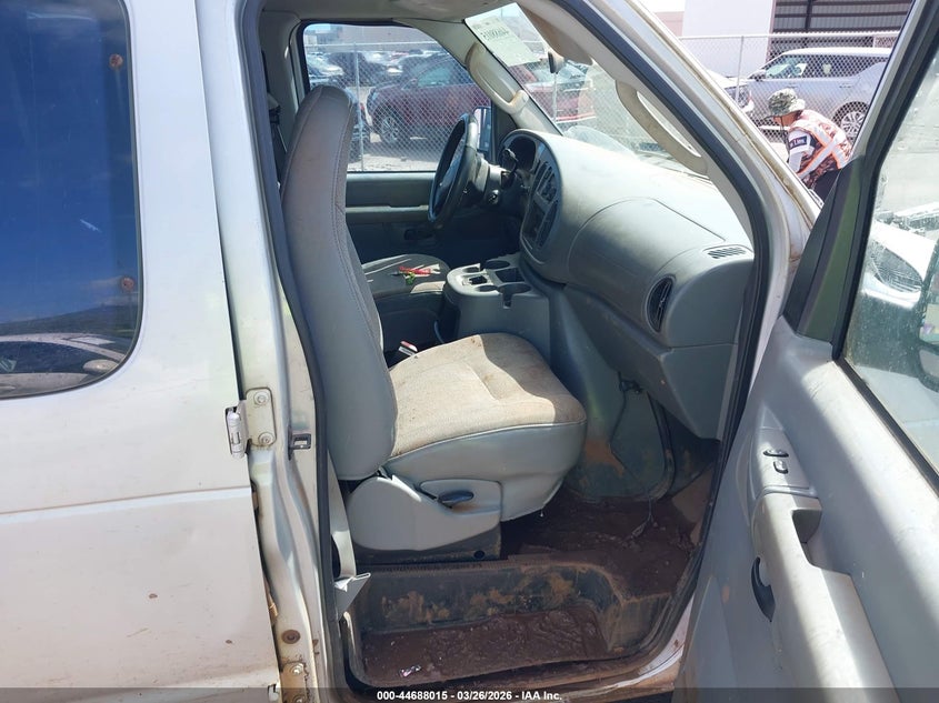2004 FORD E-150 auction photo 5
