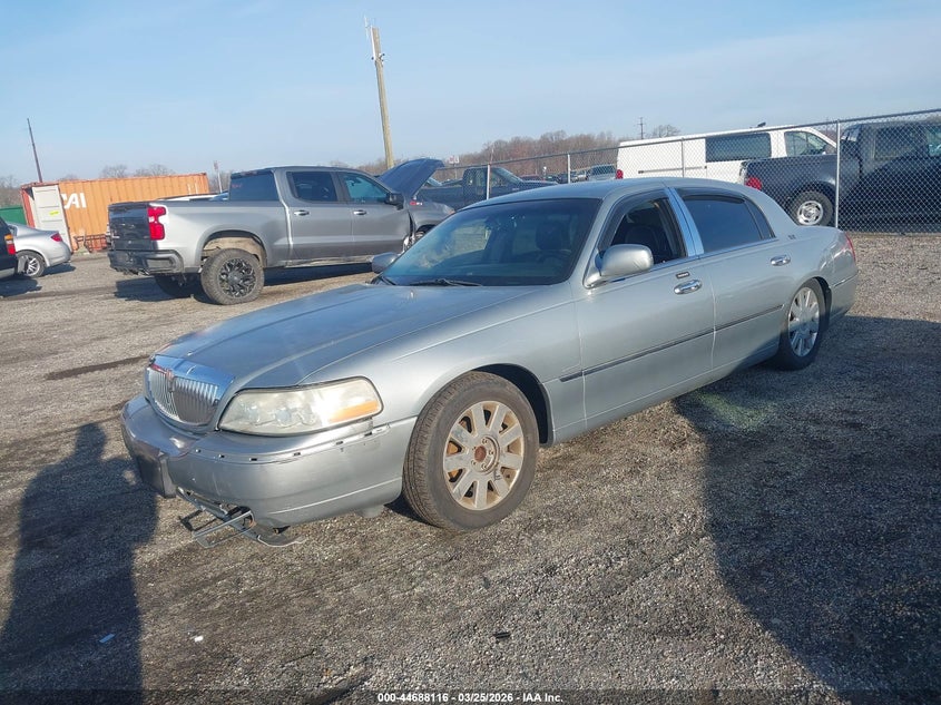 2006 Lincoln Town Car Signature Limited