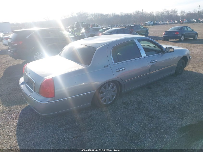 2006 Lincoln Town Car Signature Limited