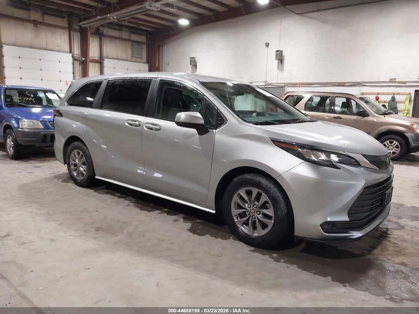 2022 Toyota Sienna Le