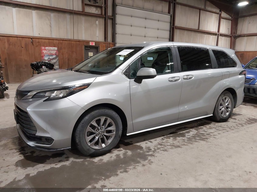 2022 Toyota Sienna Le