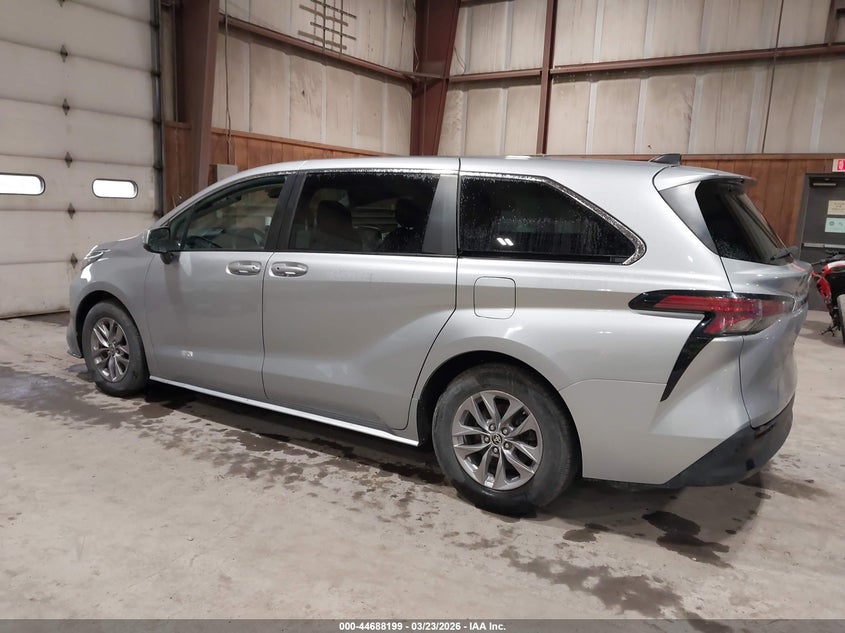 2022 Toyota Sienna Le