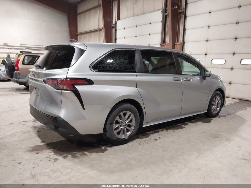 2022 Toyota Sienna Le