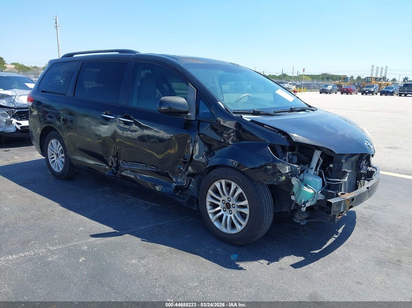 2012 Toyota Sienna Xle V6 8 Passenger