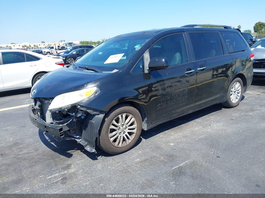 2012 Toyota Sienna Xle V6 8 Passenger