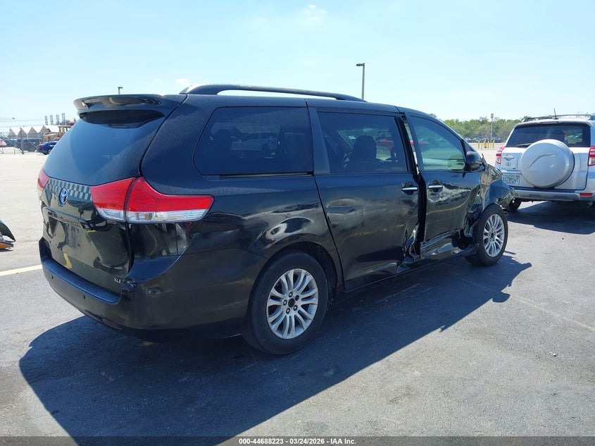 2012 Toyota Sienna Xle V6 8 Passenger