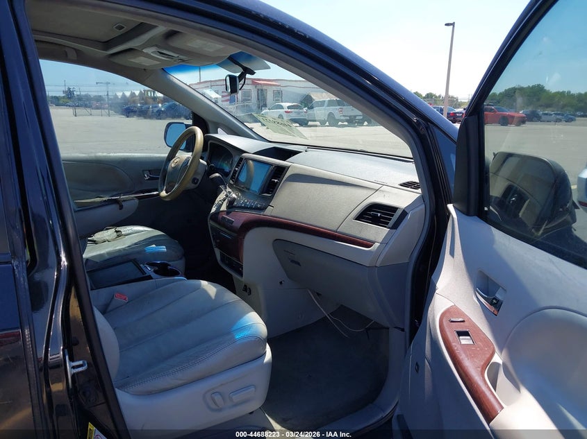 2012 Toyota Sienna Xle V6 8 Passenger