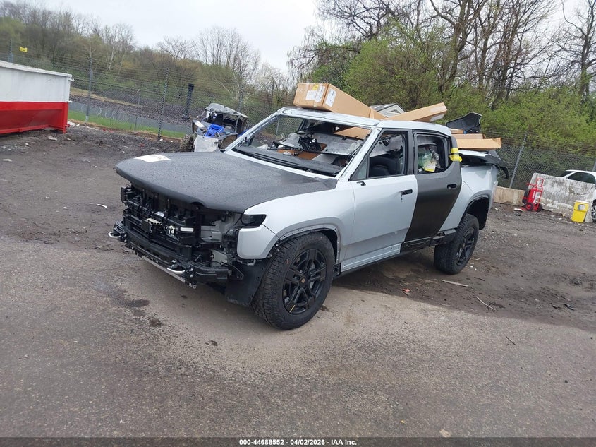 2024 Rivian R1T Adventure Dual Motor Large Pack/Adventure Dual Motor Perf Large Pack