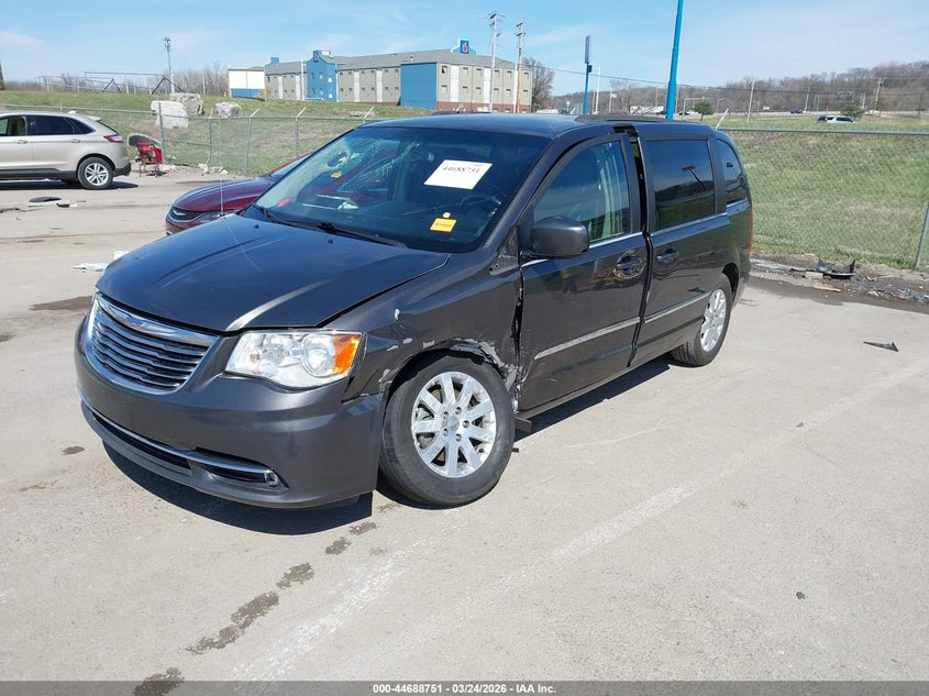 2016 Chrysler Town & Country Touring