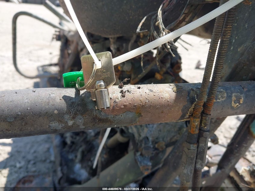 2000 Harley-Davidson Flhpi VIN: 1HD1FHW18YY636548 Lot: 44689576