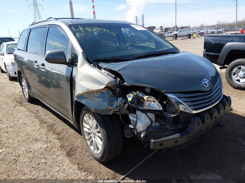 2012 Toyota Sienna Xle V6 8 Passenger
