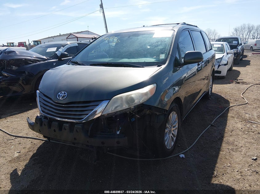 2012 Toyota Sienna Xle V6 8 Passenger