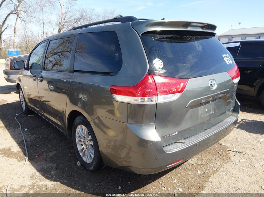 2012 Toyota Sienna Xle V6 8 Passenger