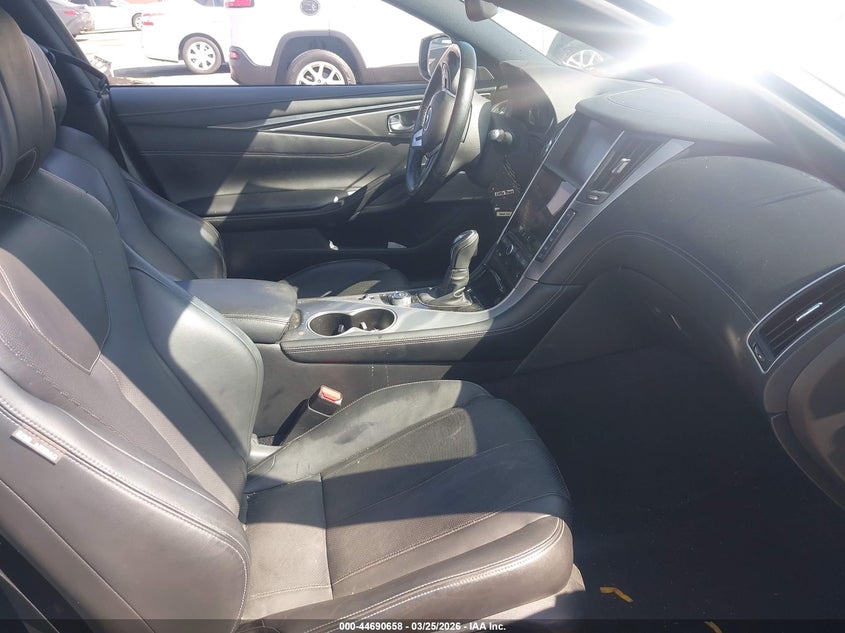 2020 Infiniti Q60 Luxe
