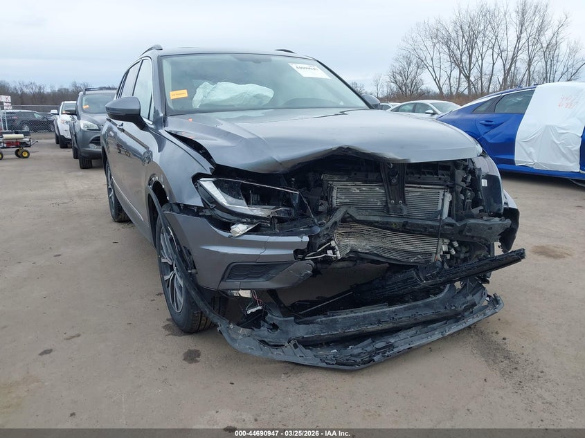 3VV2B7AXXLM014840 2020 Volkswagen Tiguan 2.0T Se/2.0T Se R-Line Black/2.0T Sel auction photo 1