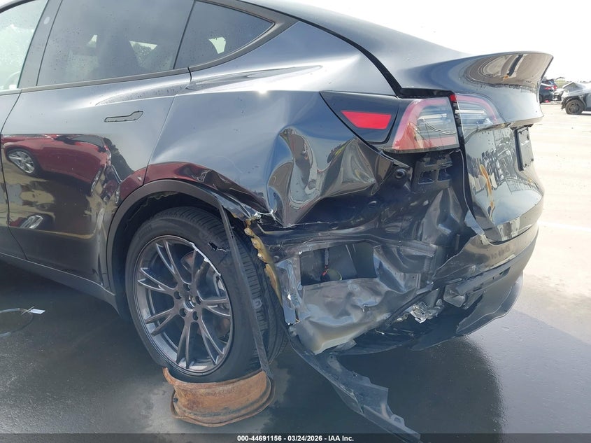 2024 Tesla Model Y Long Range Single Motor Rear-Wheel Drive/Rwd VIN: 7SAYGDEDXRA322337 Lot: 44691156