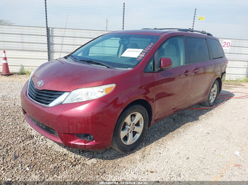 2013 Toyota Sienna Le V6 8 Passenger