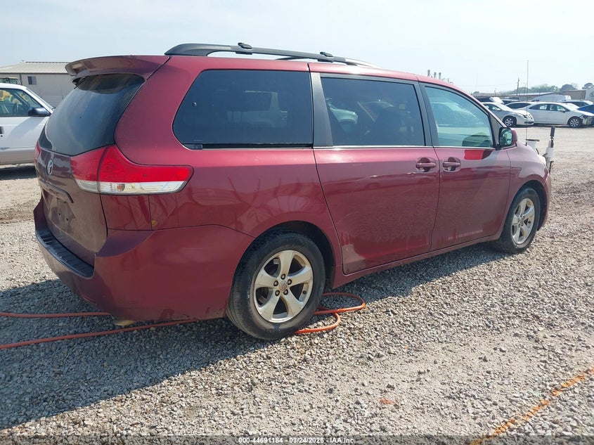 2013 Toyota Sienna Le V6 8 Passenger