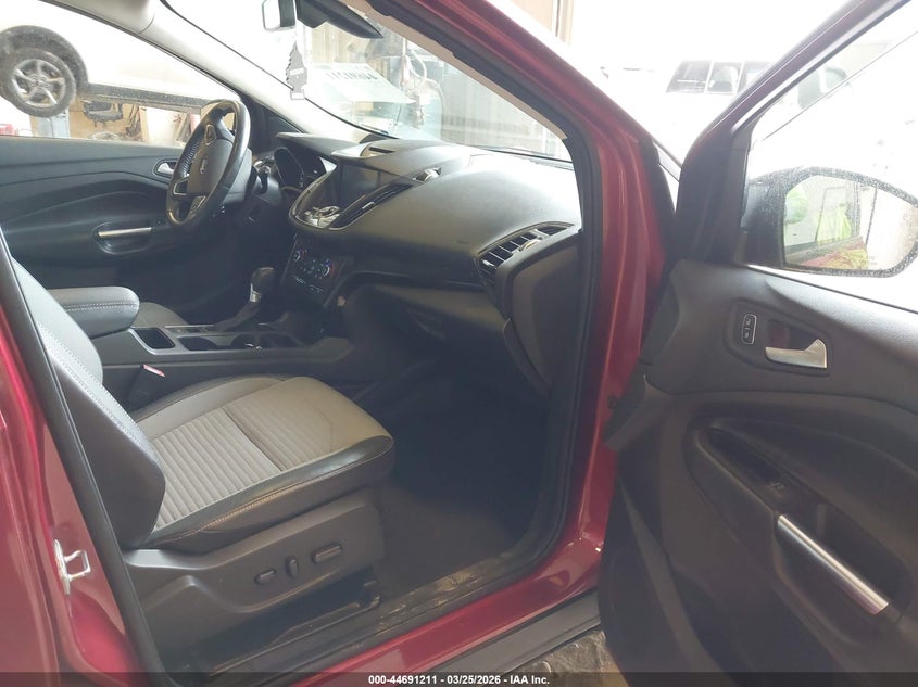 VIN 1FMCU9J96HUD19129 2017 FORD ESCAPE TITANIUM