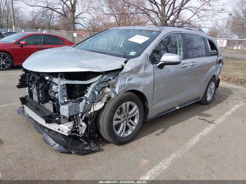2024 Toyota Sienna Platinum