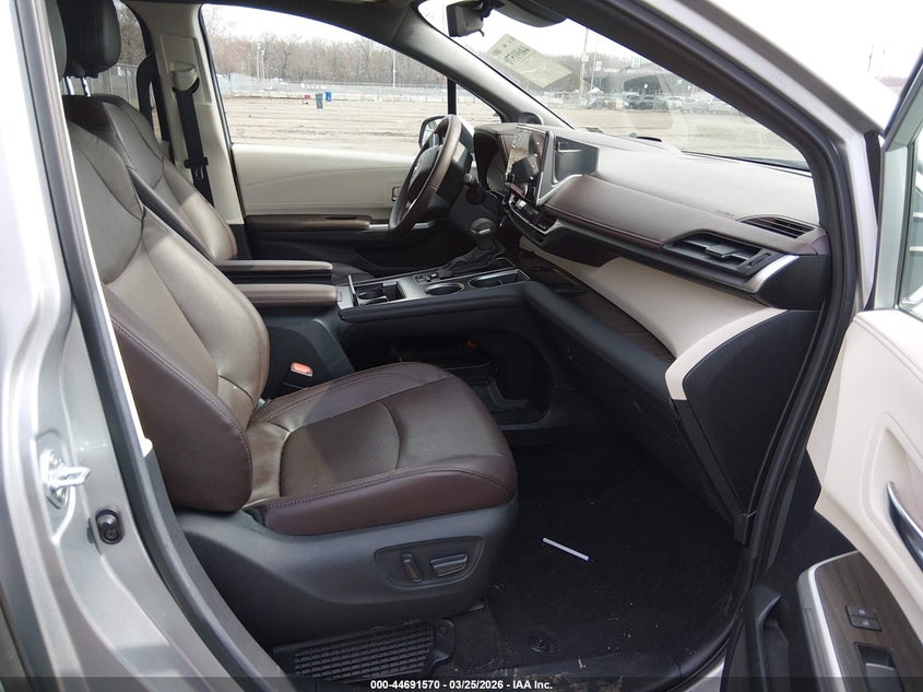 2024 Toyota Sienna Platinum