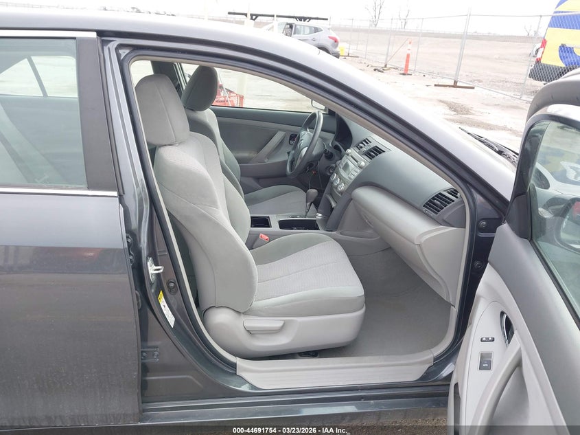 2011 Toyota Camry Le V6