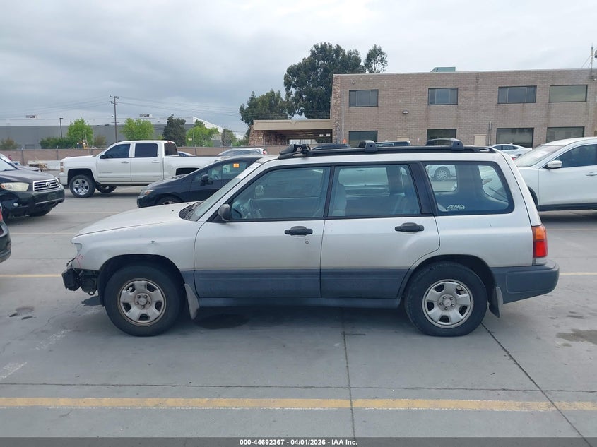 2000 Subaru Forester L VIN: JF1SF6358YH729870 Lot: 44692367