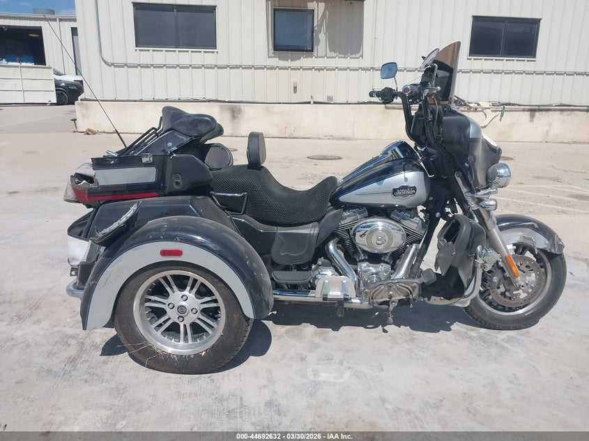 2013 Harley-Davidson Flhtcutg Tri Glide Ultra Classic VIN: 1HD1MAM18DB850887 Lot: 44692632