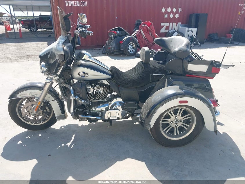 2013 Harley-Davidson Flhtcutg Tri Glide Ultra Classic VIN: 1HD1MAM18DB850887 Lot: 44692632
