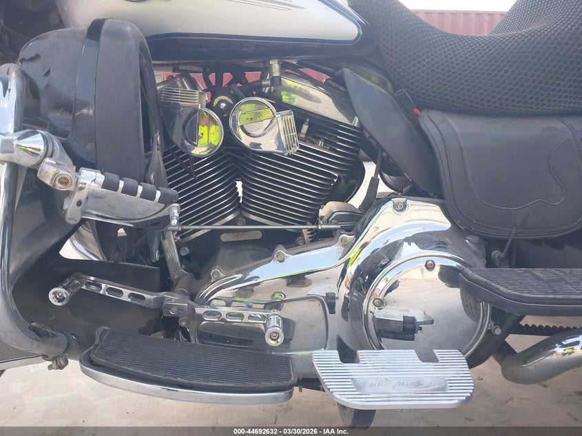 2013 Harley-Davidson Flhtcutg Tri Glide Ultra Classic VIN: 1HD1MAM18DB850887 Lot: 44692632