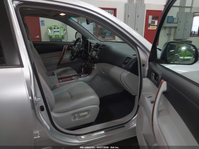 2013 Toyota Highlander Limited V6