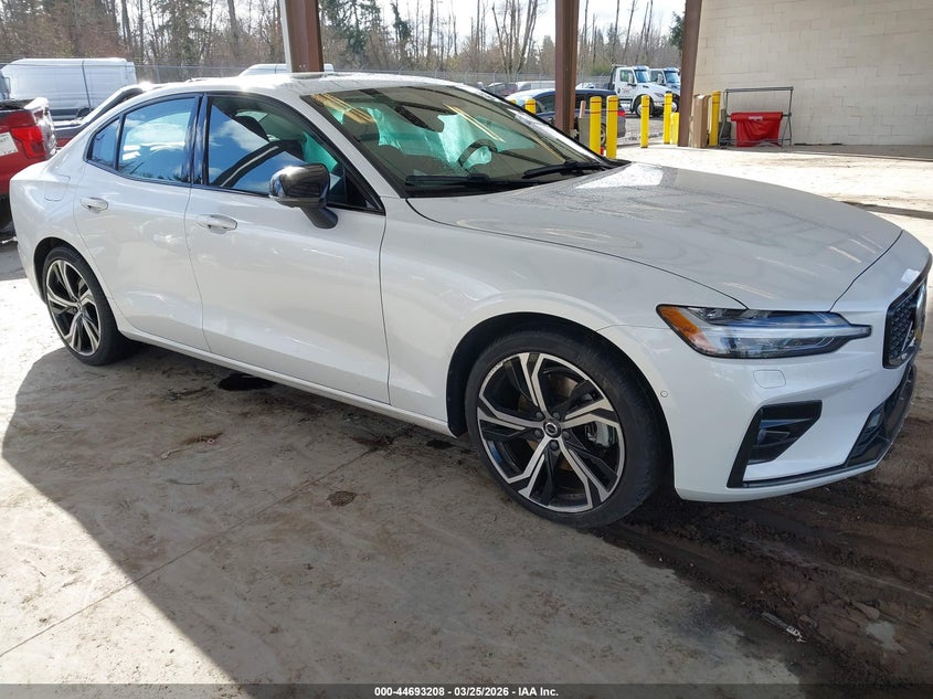 2023 Volvo S60 B5 Plus Dark Theme