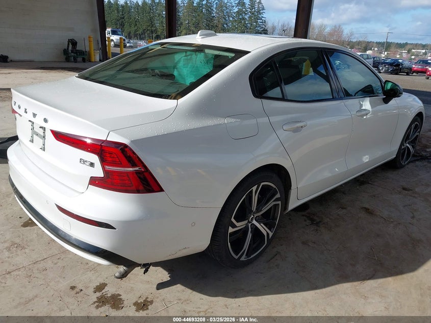 2023 Volvo S60 B5 Plus Dark Theme