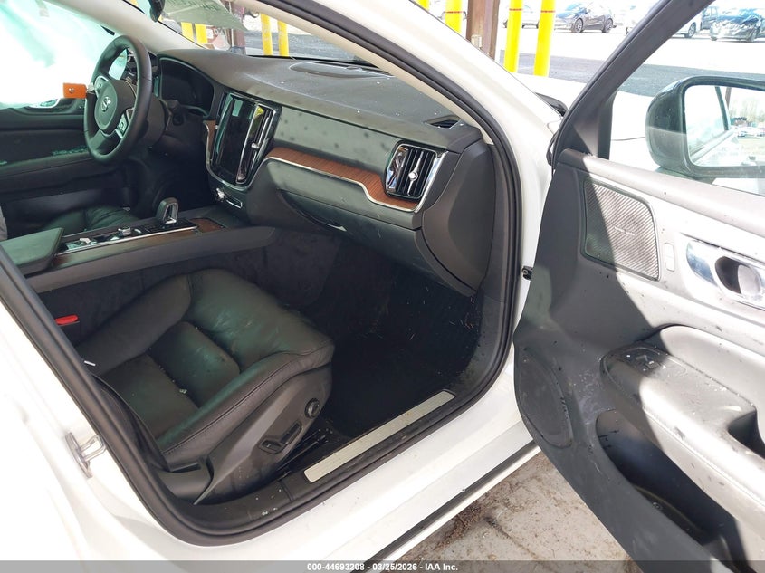 2023 Volvo S60 B5 Plus Dark Theme