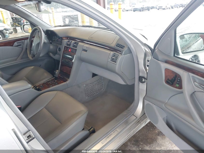 2001 Mercedes-Benz E 320