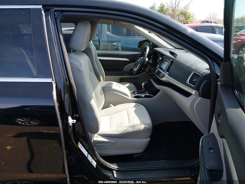 2014 Toyota Highlander Le Plus V6