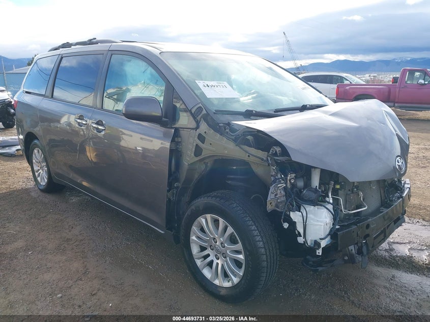 2017 Toyota Sienna Xle 8 Passenger