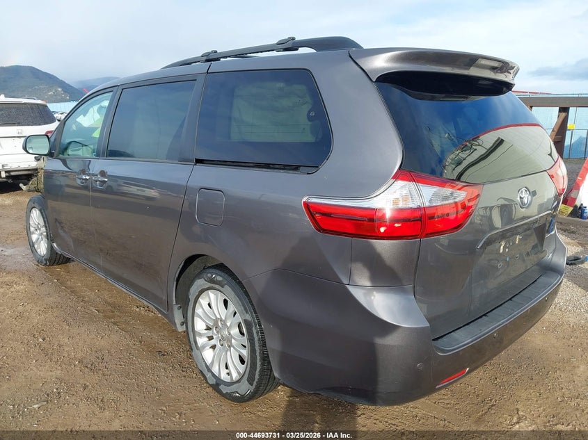2017 Toyota Sienna Xle 8 Passenger